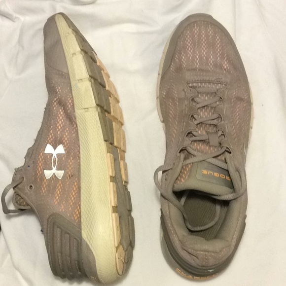 Under armour shoes - Picture 2 of 2